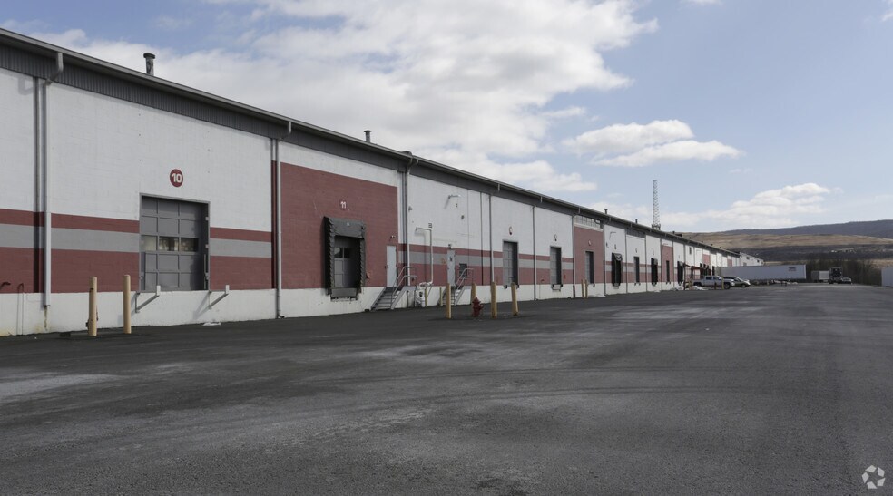 More Photos Of 1026 Reeves St, Dunmore Warehouse For Lease