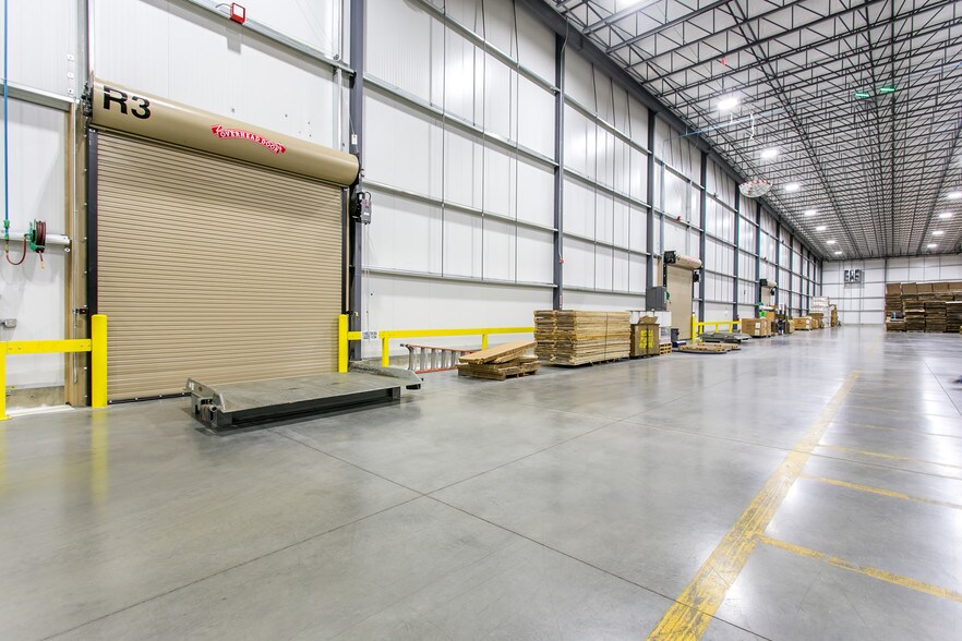 More Photos Of 319 E South Hill Rd, Sunnyside Warehouse For Lease