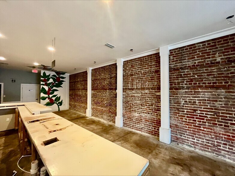 More Photos Of 1700-1712 N Main St, Jacksonville Storefront Retail Residential For Lease