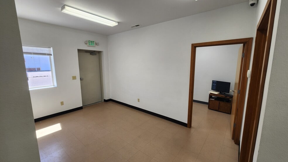 More Photos Of 2445 Robertson Dr, Richland Warehouse For Lease