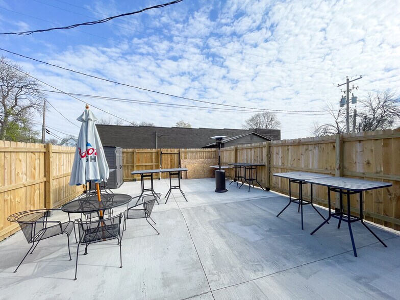 More Photos Of 1119 Thomas St, Redfield General Retail For Sale