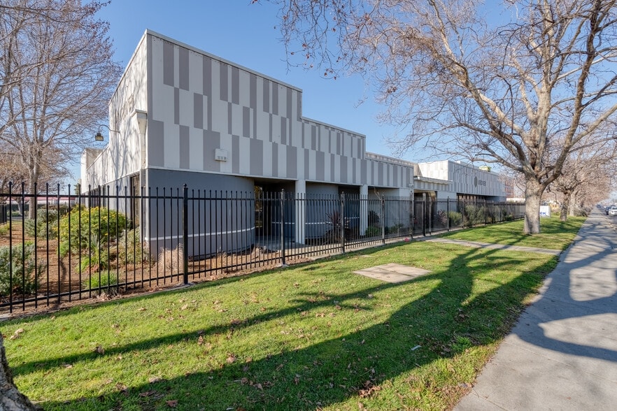 More Photos Of 22421-22429 Hesperian Blvd, Hayward Research And Development For Sale