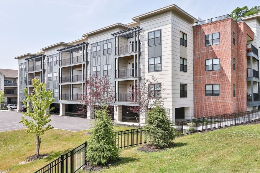 More Photos Of 77A Excelsior Ave, Saratoga Springs Apartments For Lease