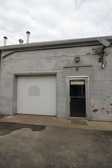 More Photos Of 114 N Broadway St, Greenville Storefront For Lease