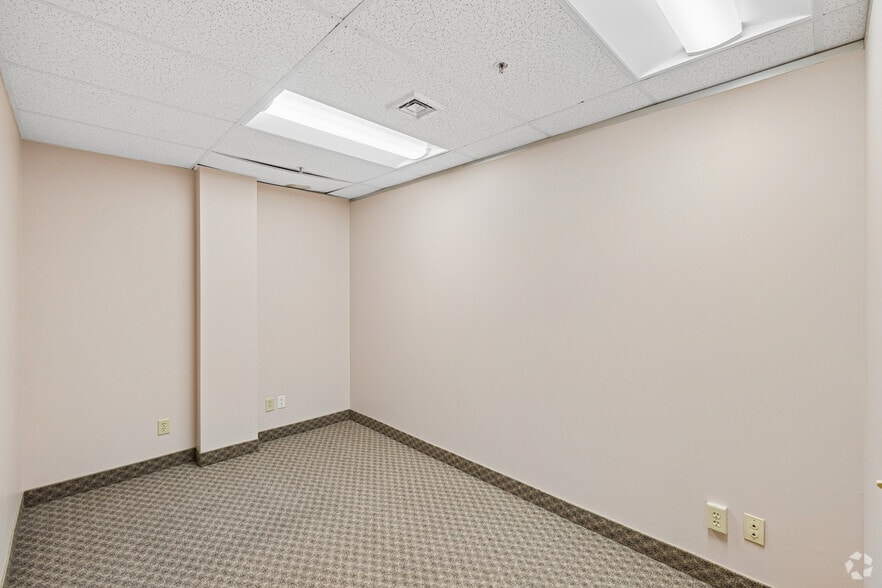 More Photos Of 1985 Main St, Springfield Storefront For Lease