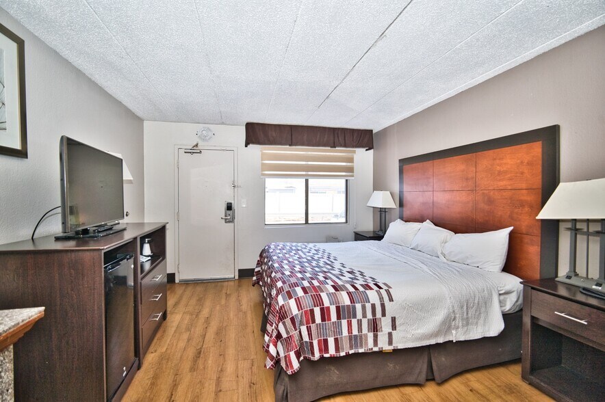 More Photos Of 9424 Waukegan Rd, Morton Grove Hotel For Sale