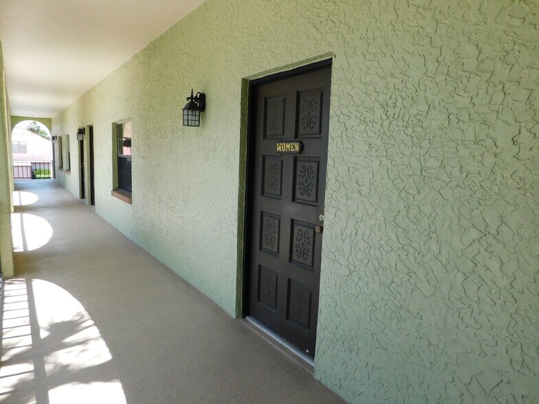 More Photos Of 319 River Edge Blvd, Cocoa Office For Lease