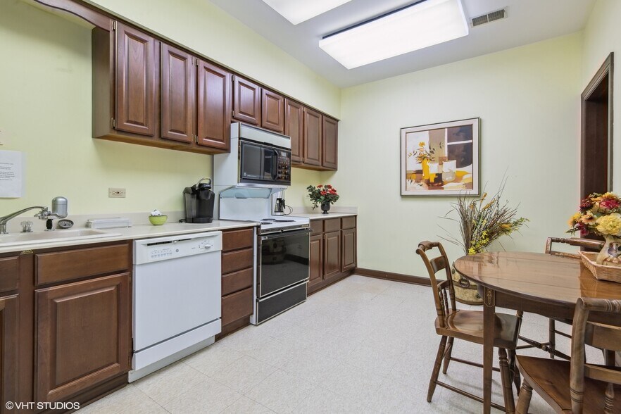 More Photos Of 1601 W Colonial Pky, Inverness Office For Sale
