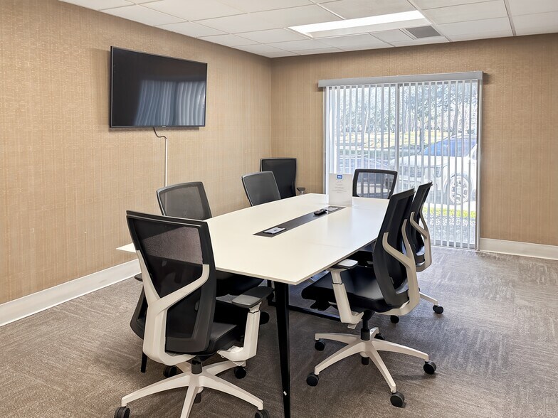 More Photos Of 6821 N Southpoint Dr, Jacksonville Coworking Space