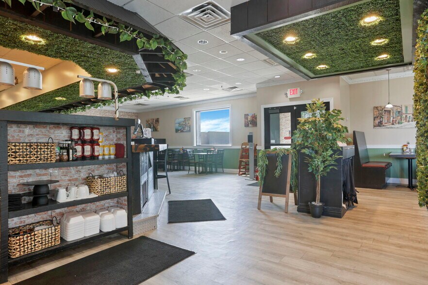 More Photos Of 1122 Hebron Rd, Heath Restaurant For Sale