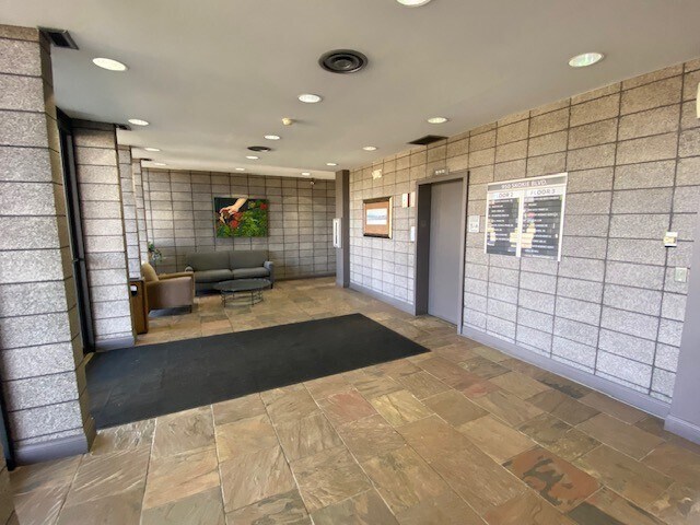 More Photos Of 950 Skokie Blvd, Northbrook Office For Lease