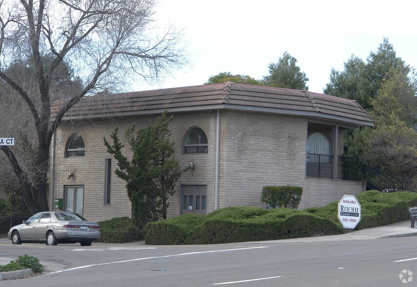 More Photos Of 1176 Boulevard Way, Walnut Creek Light Distribution For Sale