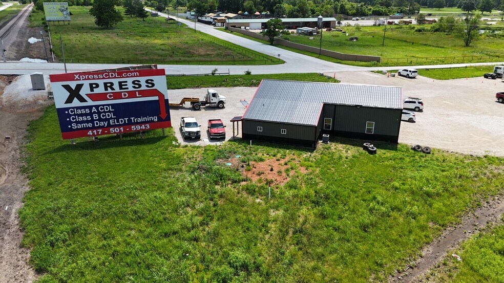 More Photos Of 64 Paradise Rd, Strafford Light Manufacturing For Sale