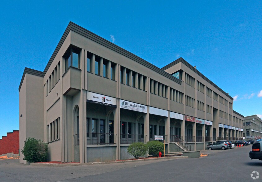 Primary Photo Of 9030 Leslie St, Richmond Hill Showroom For Lease