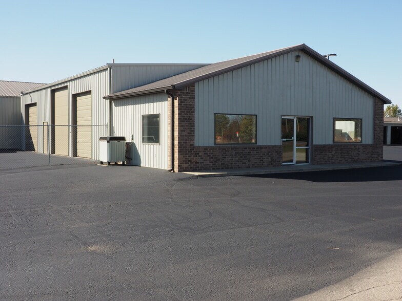 More Photos Of 9430 N Karen Dr, Mooresville Light Distribution For Lease