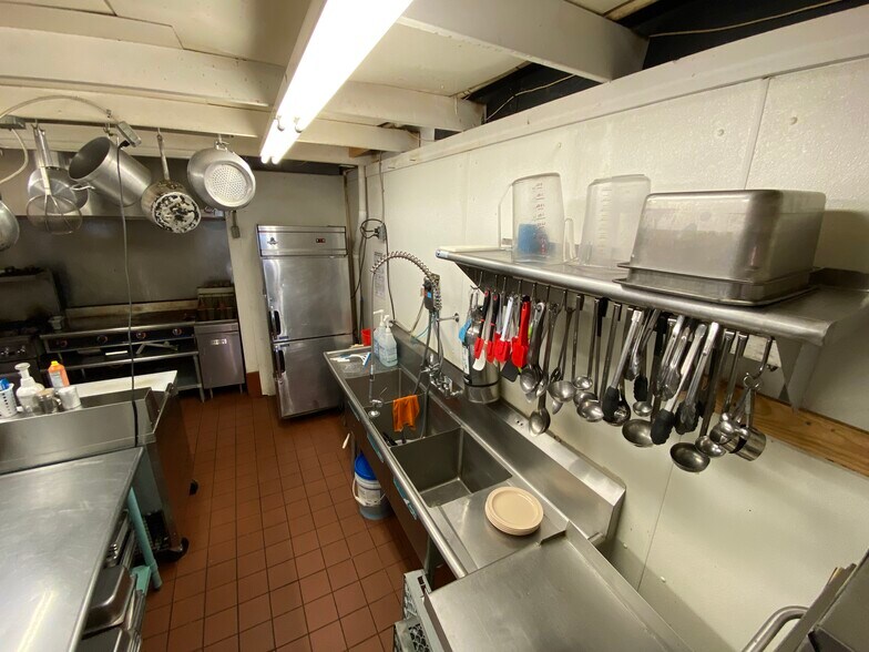 More Photos Of 121 S Henderson St, Rusk Restaurant For Sale