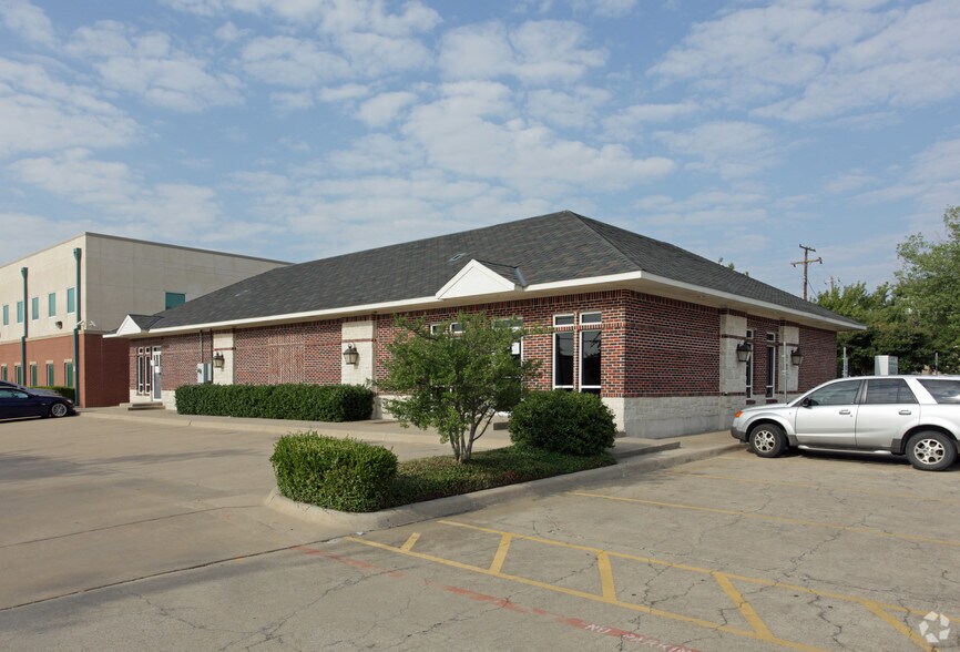 More Photos Of 820 N Zang Blvd, Dallas Medical For Lease