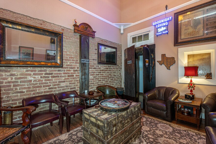 More Photos Of 115 E Commerce St, Mineola Hotel For Sale