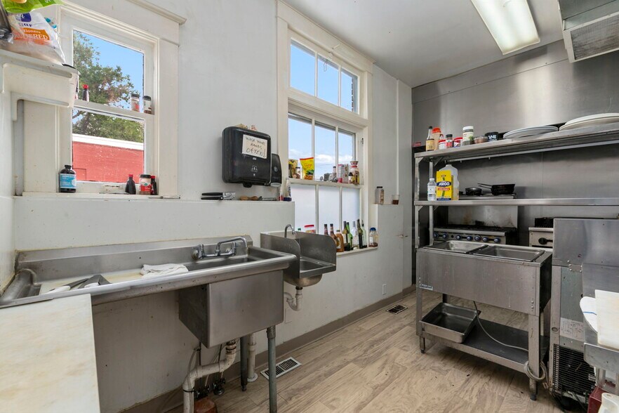 More Photos Of 3728 Cleveland Ave, Wellington Restaurant For Sale