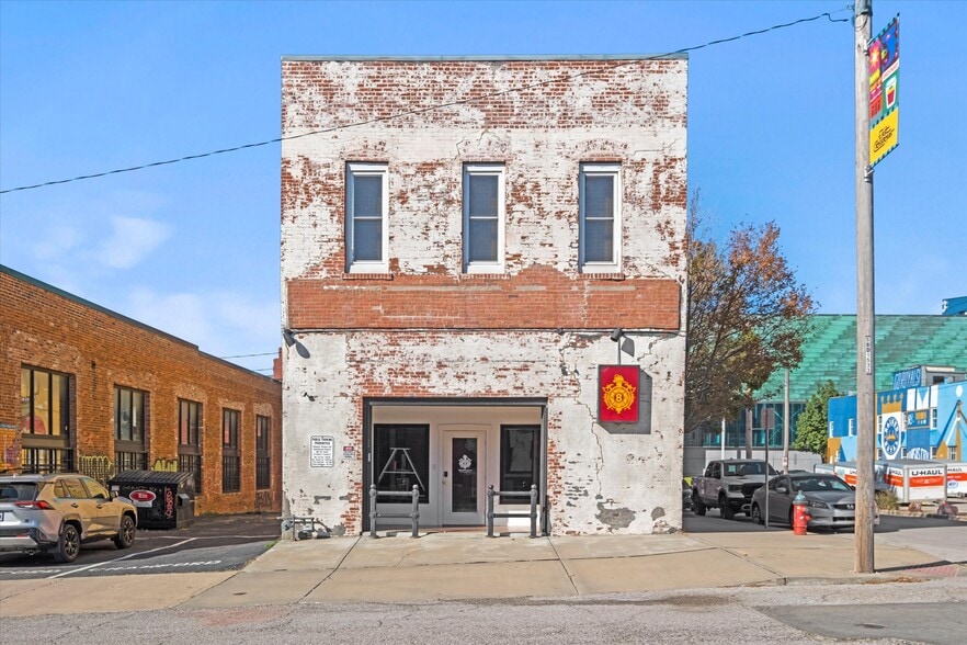 More Photos Of 1600 Locust St, Kansas City Storefront Retail Office For Sale