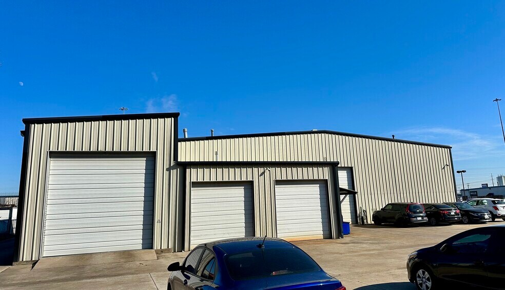 More Photos Of 1125 N Walton Walker Blvd, Irving Warehouse For Sale