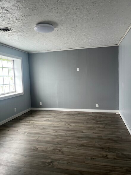 More Photos Of 149 Linden Rd, Centerville Office Residential For Sale