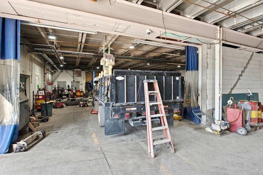 More Photos Of 6115 Robertson Ave, Nashville Warehouse For Lease