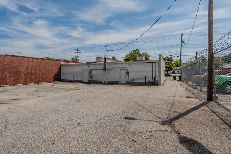 More Photos Of 215 N Pleasantburg Dr, Greenville Office For Sale