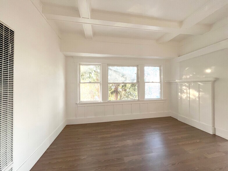 More Photos Of 458 W Vernon Ave, Los Angeles Apartments For Sale