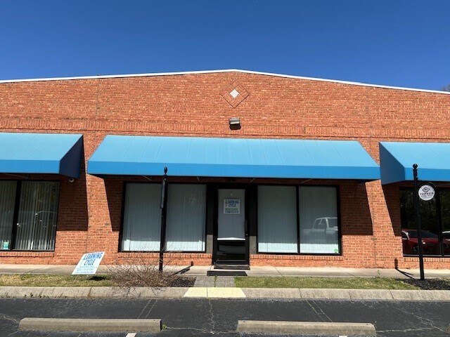 More Photos Of 11 Barkingham Ln, Greenville Storefront Retail Office For Lease