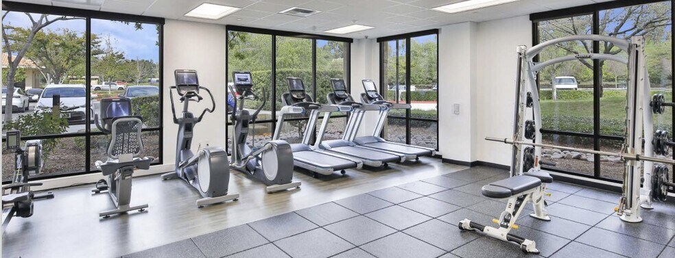 More Photos Of 3075 Townsgate Rd, Westlake Village Office For Lease