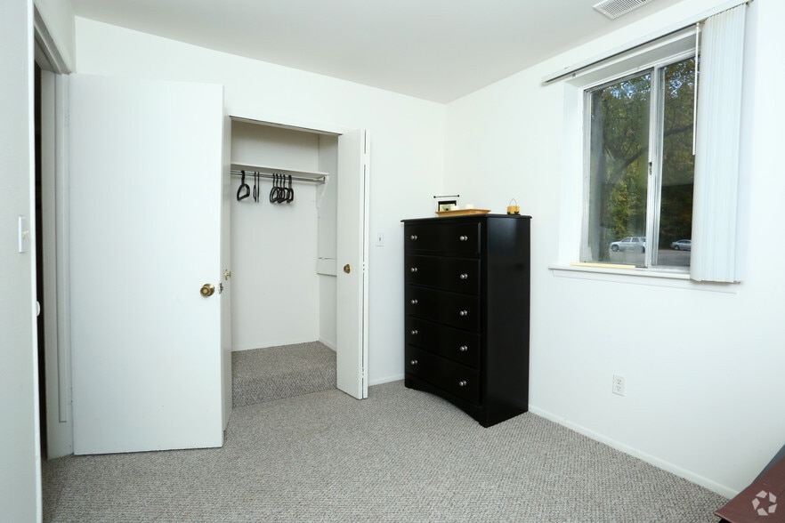 More Photos Of 831 Green Rd, Ypsilanti Apartments For Sale