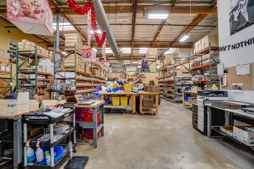 More Photos Of 10941 La Tuna Cyn, Sun Valley Light Manufacturing For Sale