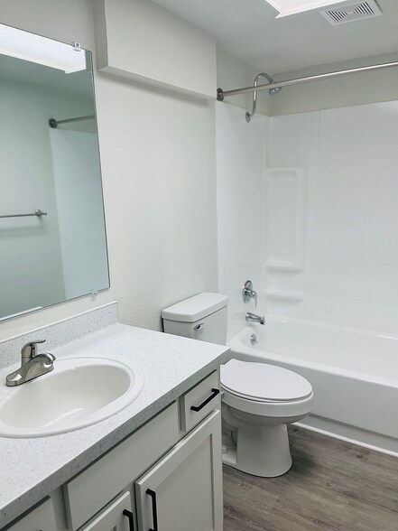 More Photos Of 2324 Hood Ave, Richland Apartments For Sale