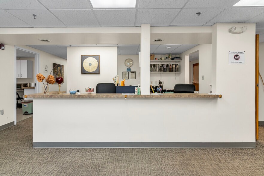 More Photos Of 630 Turnpike St, North Andover Office For Lease