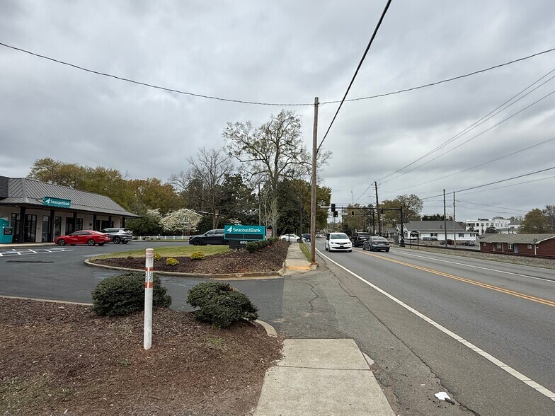 More Photos Of 8910 Main St, Woodstock Storefront Retail Office For Lease