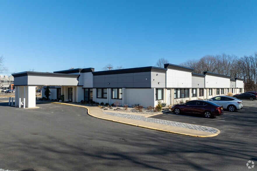 More Photos Of 900 W Main St, Freehold Medical For Lease
