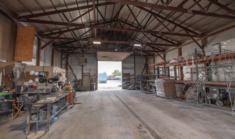 More Photos Of 300 Washington St, South Roxana Warehouse For Sale