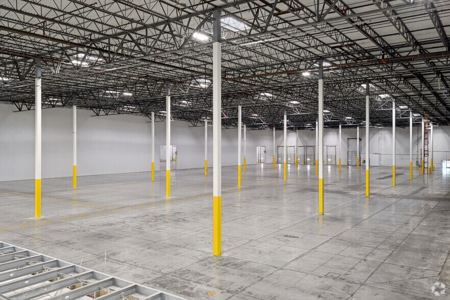 More Photos Of 25 Colony Rd, Jersey City Warehouse For Lease