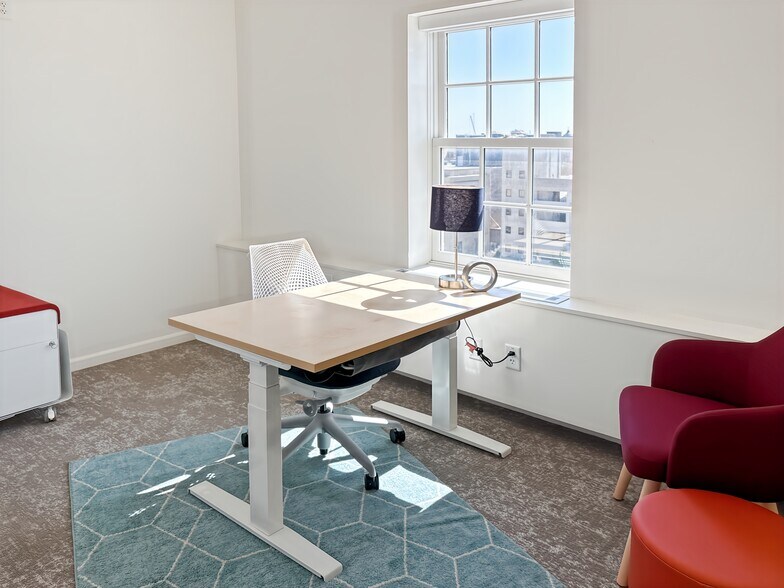 More Photos Of 2027 Dodge St, Omaha Coworking Space