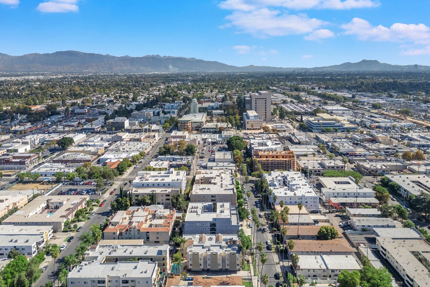 More Photos Of 14629 W Erwin St, Van Nuys Apartments For Sale