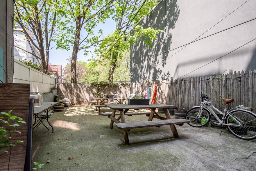 More Photos Of 489 Myrtle Ave, Brooklyn Storefront Retail Residential For Sale