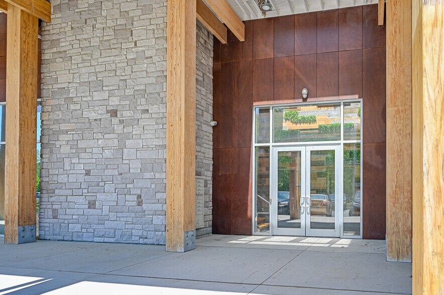 More Photos Of 1105 E County Line Rd, Lakewood Office For Lease