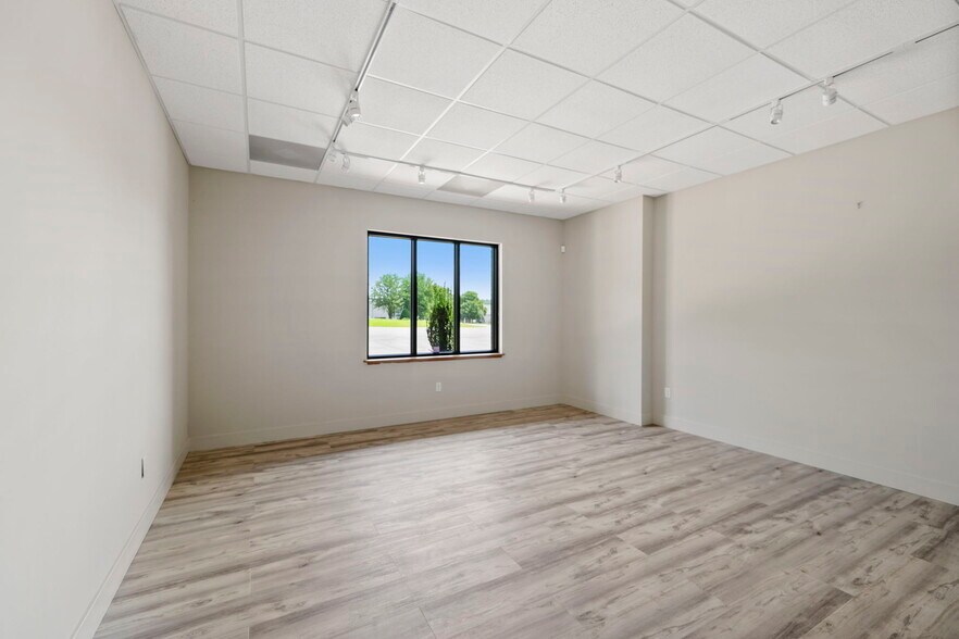 More Photos Of 110 Commercial Blvd, Flat Rock Manufacturing For Sale