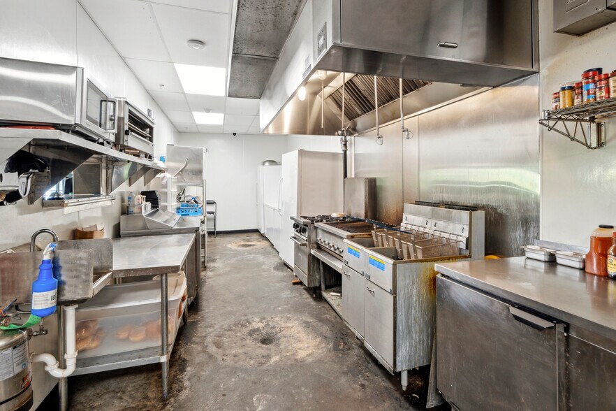 More Photos Of 1131 Tchoupitoulas St, New Orleans Storefront Retail Office For Sale