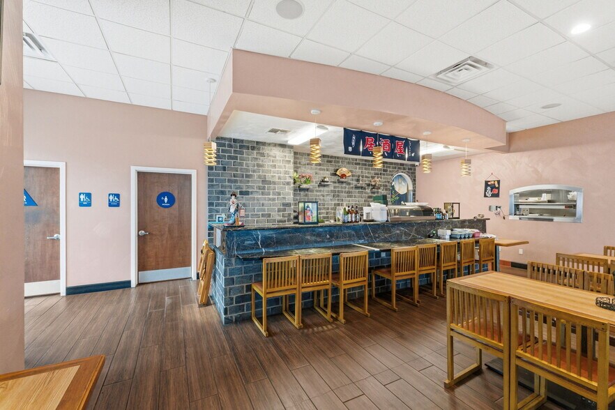 More Photos Of 1377 W El Monte Way, Dinuba Restaurant For Lease