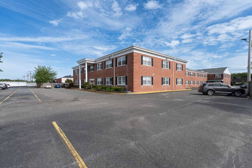 More Photos Of 475 E Main St, Patchogue Medical For Sale