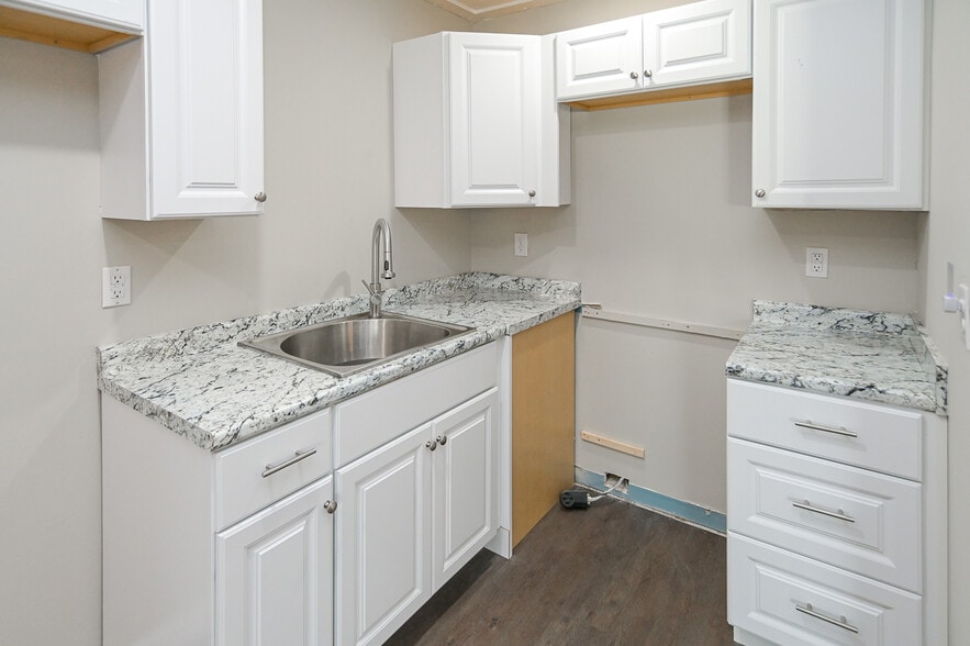 More Photos Of 9582 Heart of Dixie hwy, Arab Self Storage For Sale