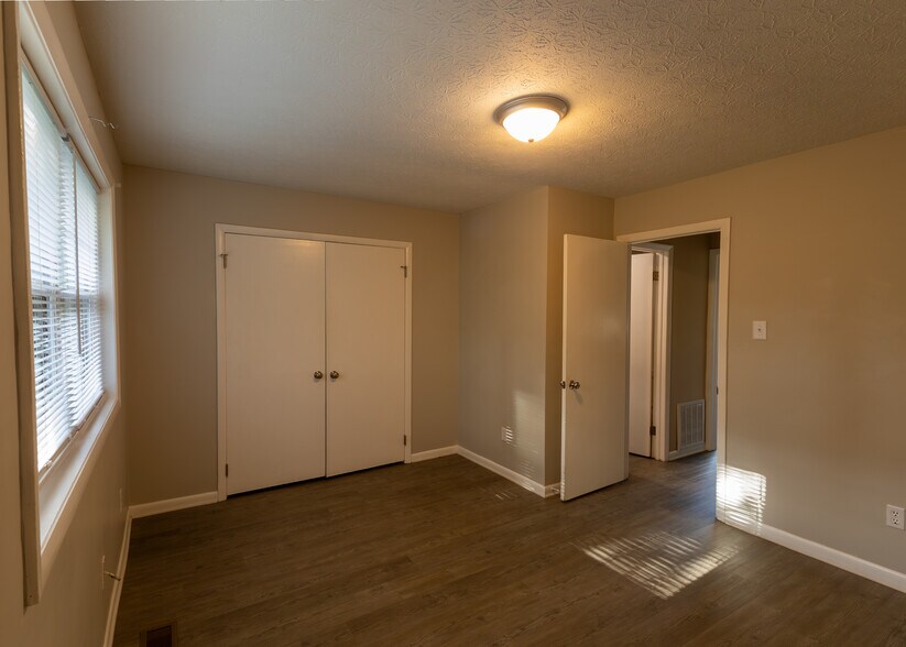 More Photos Of 105 Windy Cir, Franklin Multifamily For Sale