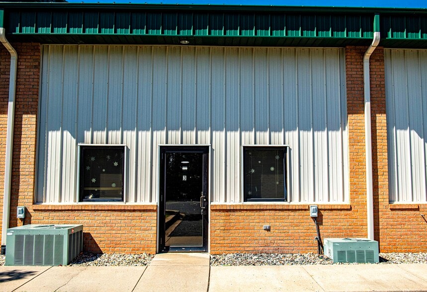 More Photos Of 350 Granary Rd, Forest Hill Flex For Lease